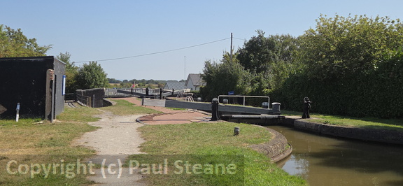 Cholmondeston Lock